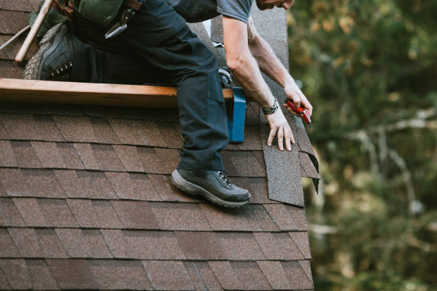 Best Flat Roof Repair Services  in Oelwein, IA